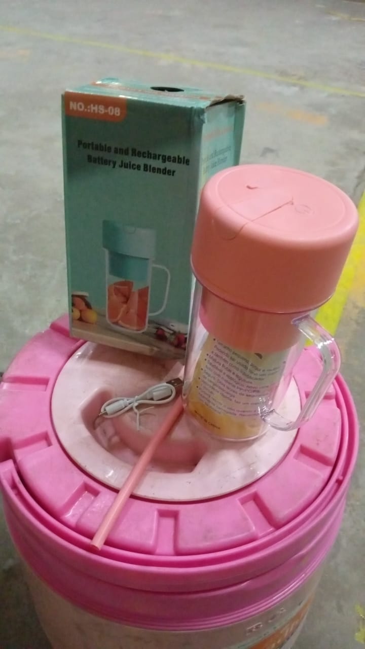 Portable Crusher Juicer With Handle & Straw, USB Rechargeable 6 Blades (420 ML) Portable Crusher Juicer With Handle & Straw, USB Rechargeable 6 Blades (420 ML)